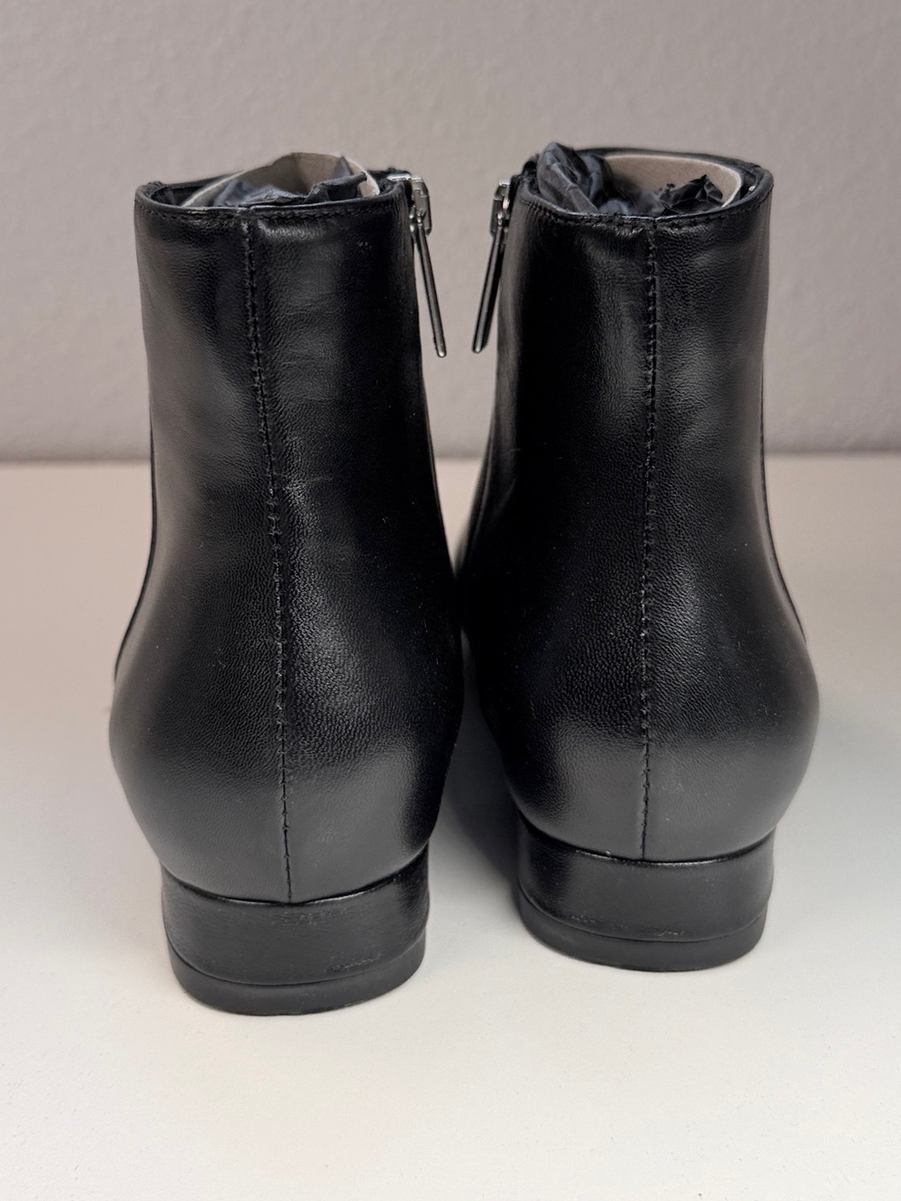 Aquatalia Waterproof Black Leather Pointed Toe Ankle Booties size 7.5 sleek - Picture 8 of 15